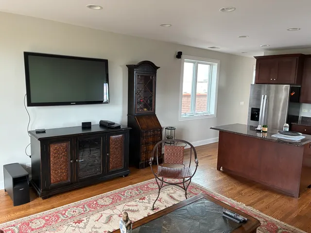 $2,500 | 5454 West Higgins Avenue, Unit 3, Chicago, IL 60630