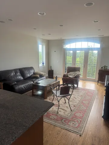 $2,500 | 5454 West Higgins Avenue, Unit 3, Chicago, IL 60630