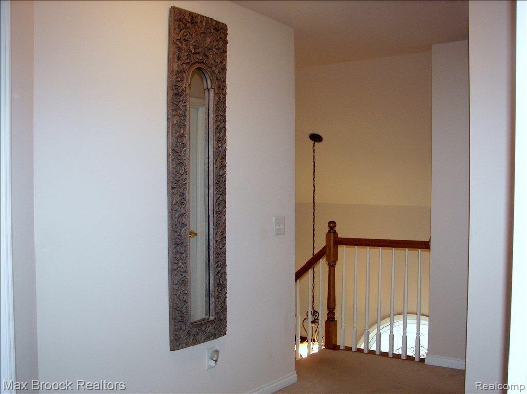 2081 Rochelle Park Drive, Unit 88 Rochester, MI 48309 - Photo 15 of 23 WIDE HALLWAY