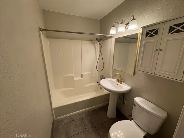 $2,950 | 428 East Montrose Street, Rialto, CA 92376