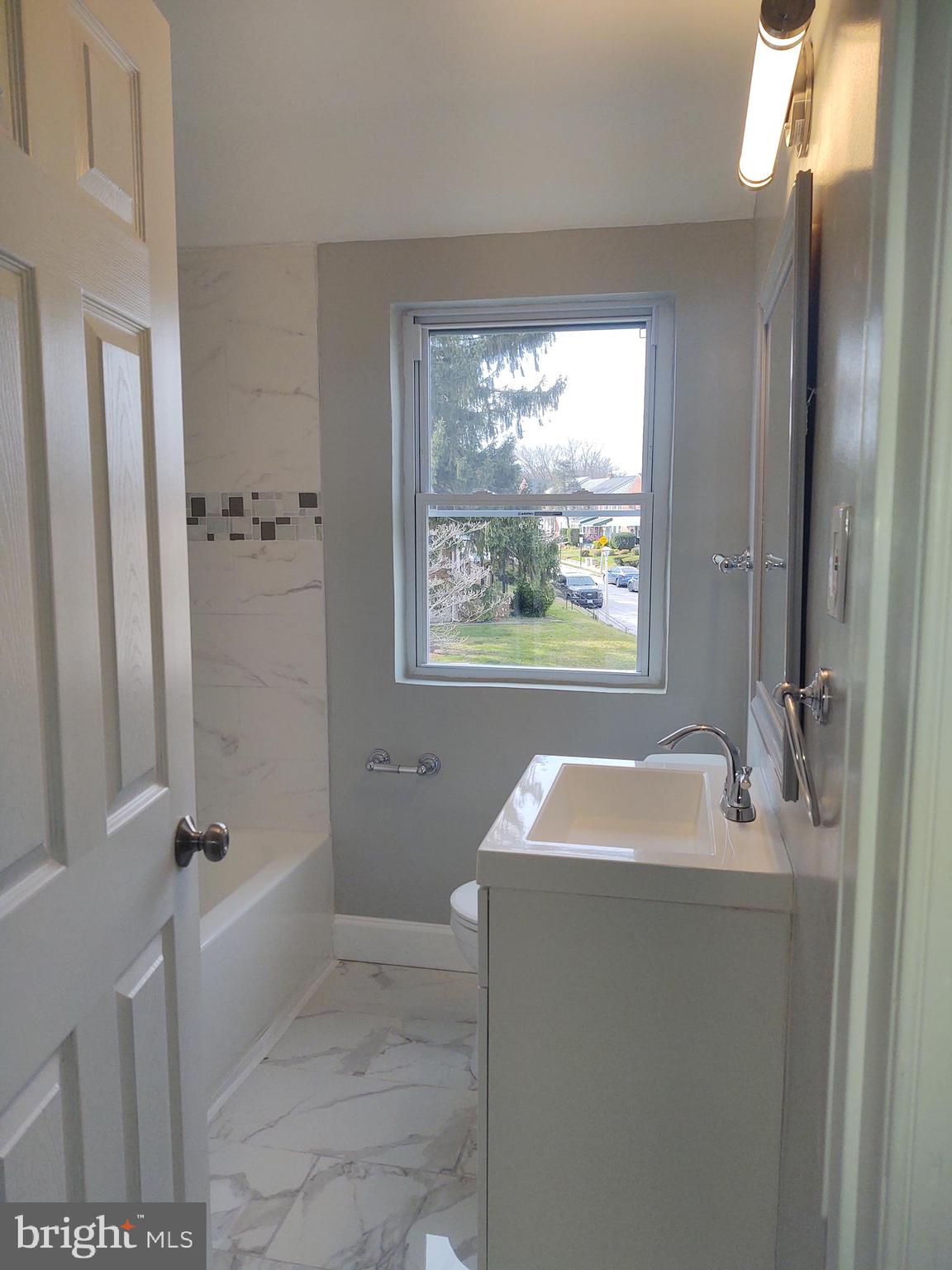 5759 Edgepark Road Baltimore, MD 21239 - Photo 14 of 43