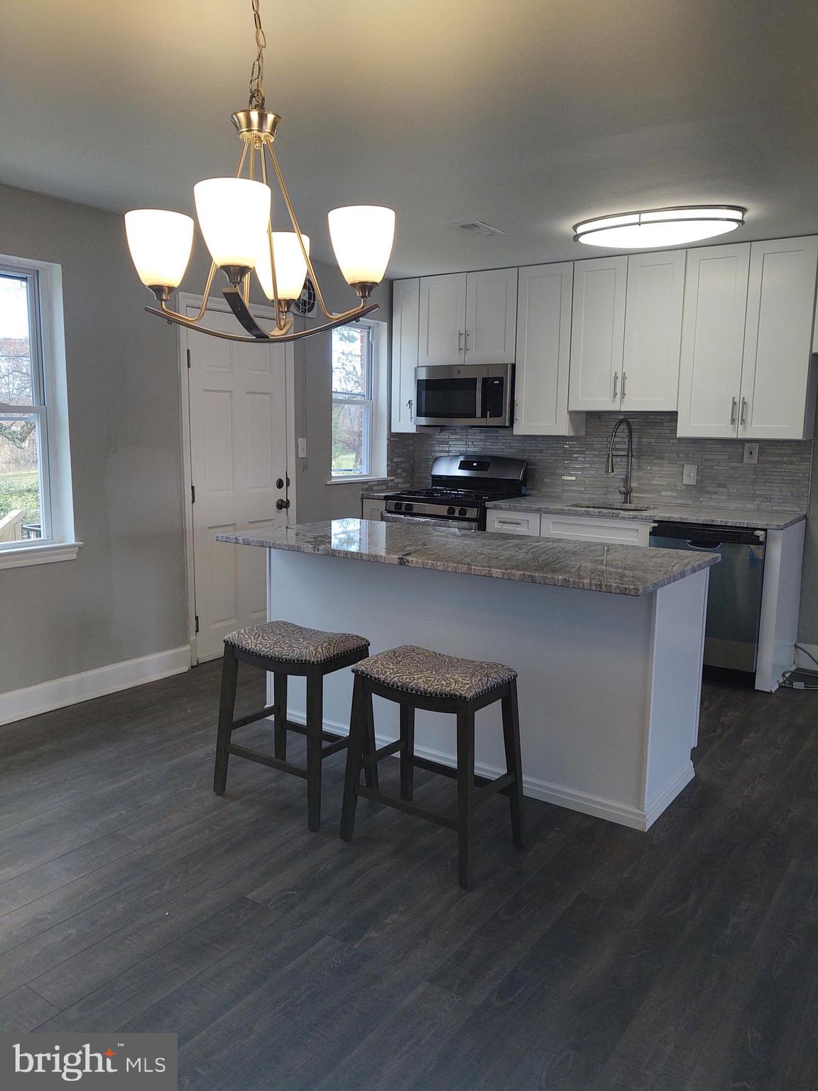 5759 Edgepark Road Baltimore, MD 21239 - Photo 3 of 43