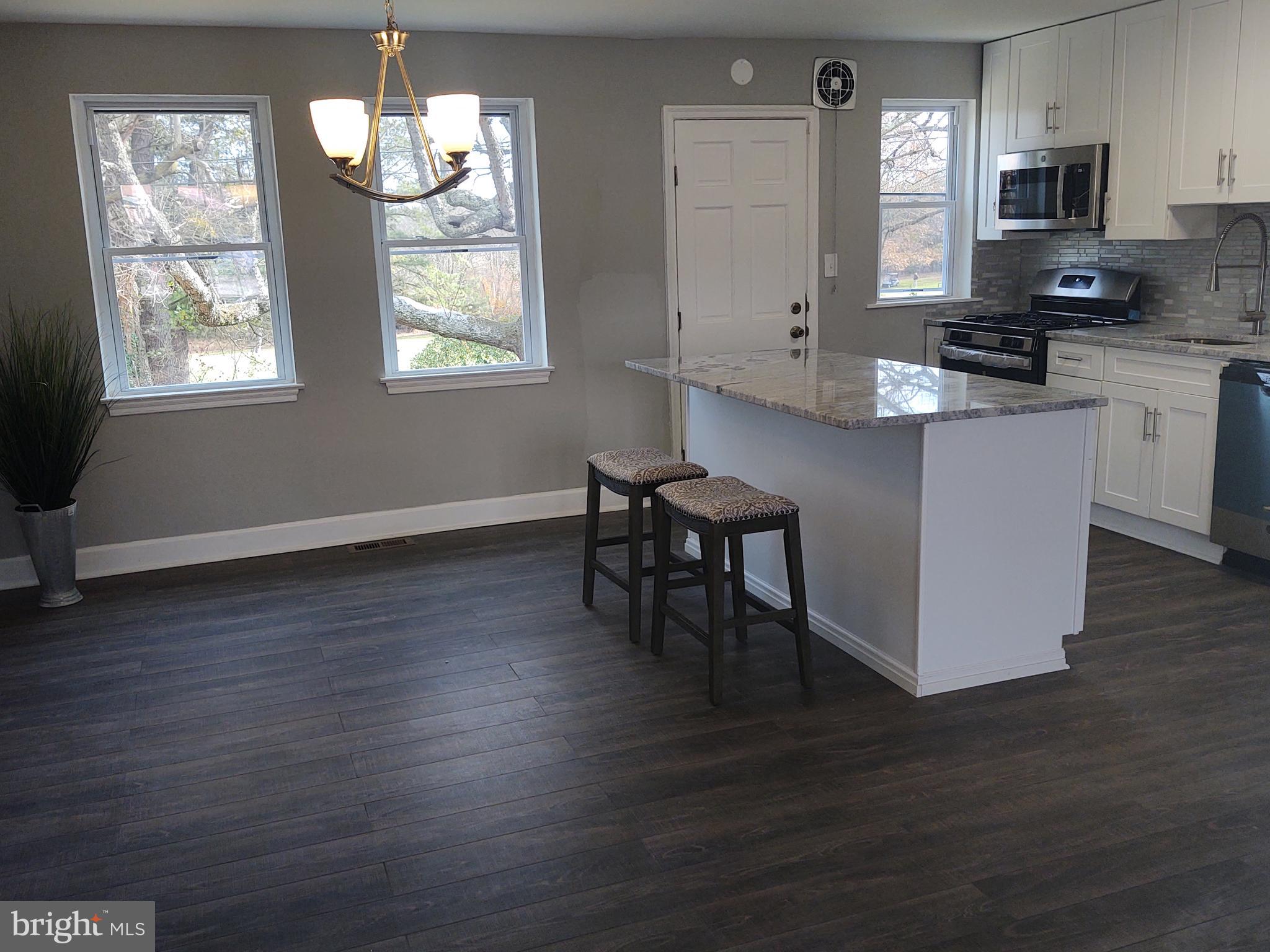 5759 Edgepark Road Baltimore, MD 21239 - Photo 5 of 43