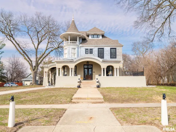 $329,900 | 725 Park Avenue, Pekin, IL 61554