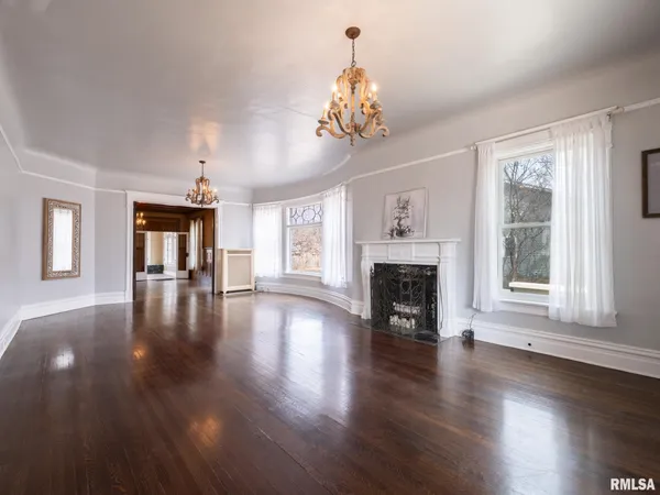 $329,900 | 725 Park Avenue, Pekin, IL 61554