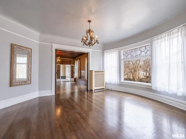 $329,900 | 725 Park Avenue, Pekin, IL 61554