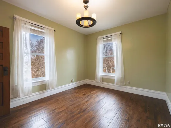 $329,900 | 725 Park Avenue, Pekin, IL 61554