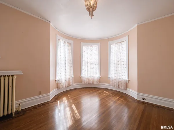 $329,900 | 725 Park Avenue, Pekin, IL 61554
