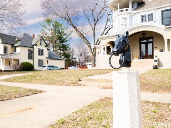 $329,900 | 725 Park Avenue, Pekin, IL 61554
