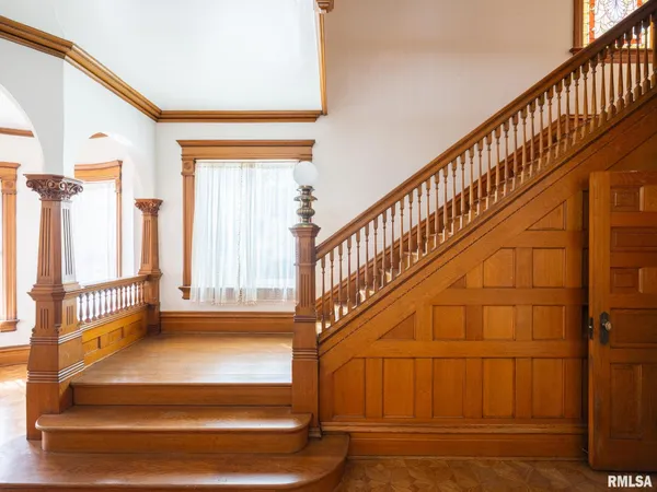 $329,900 | 725 Park Avenue, Pekin, IL 61554