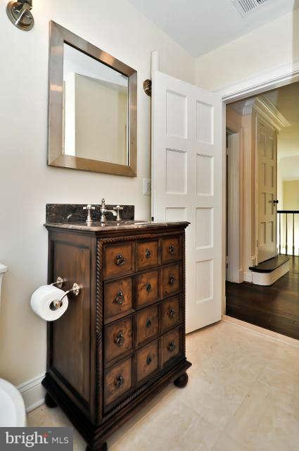 6236 Radcliff Road Alexandria, VA 22307 - Photo 24 of 29 Bath