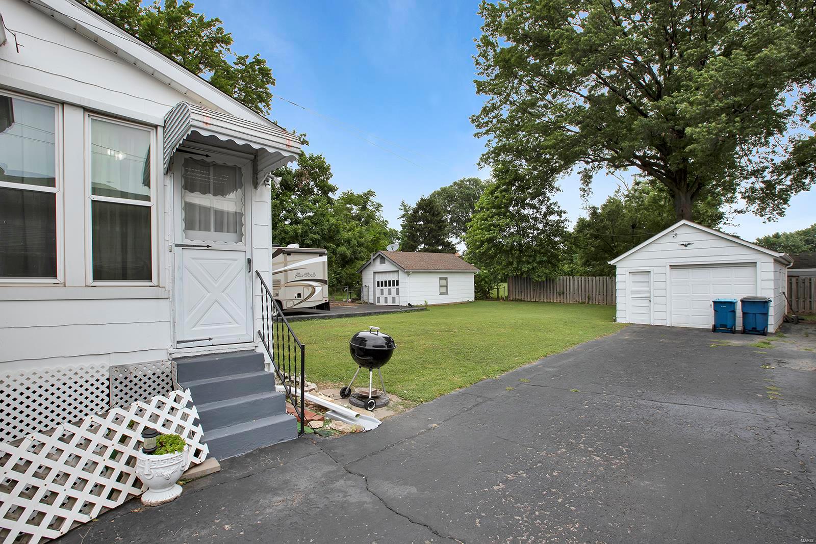 4909 Heege Road St. Louis, MO 63123 - Photo 14 of 18 Gallery Image 14