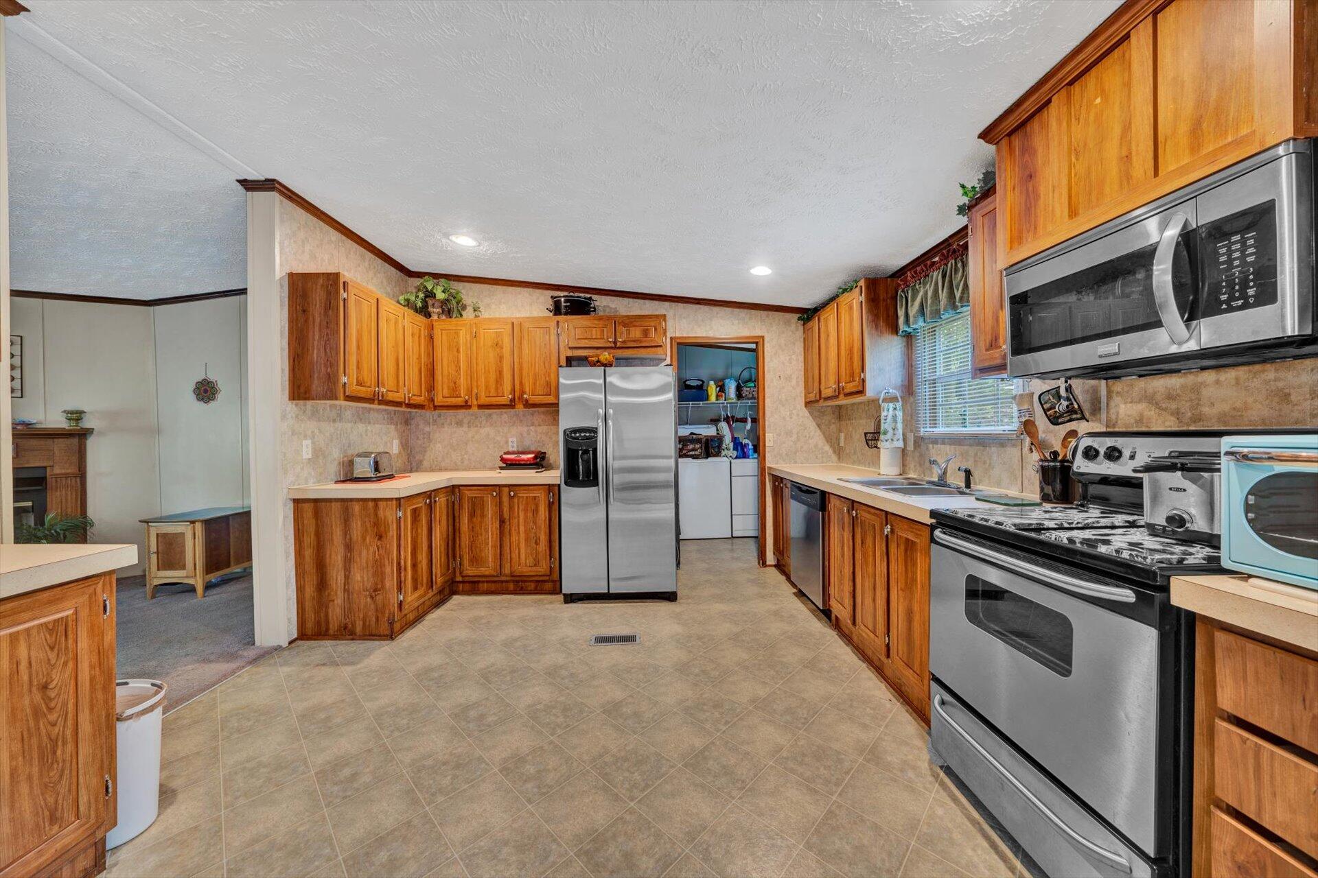 4097-4099 Saunders Road Vinton, VA 24179 - Photo 14 of 39 14-DSC00037