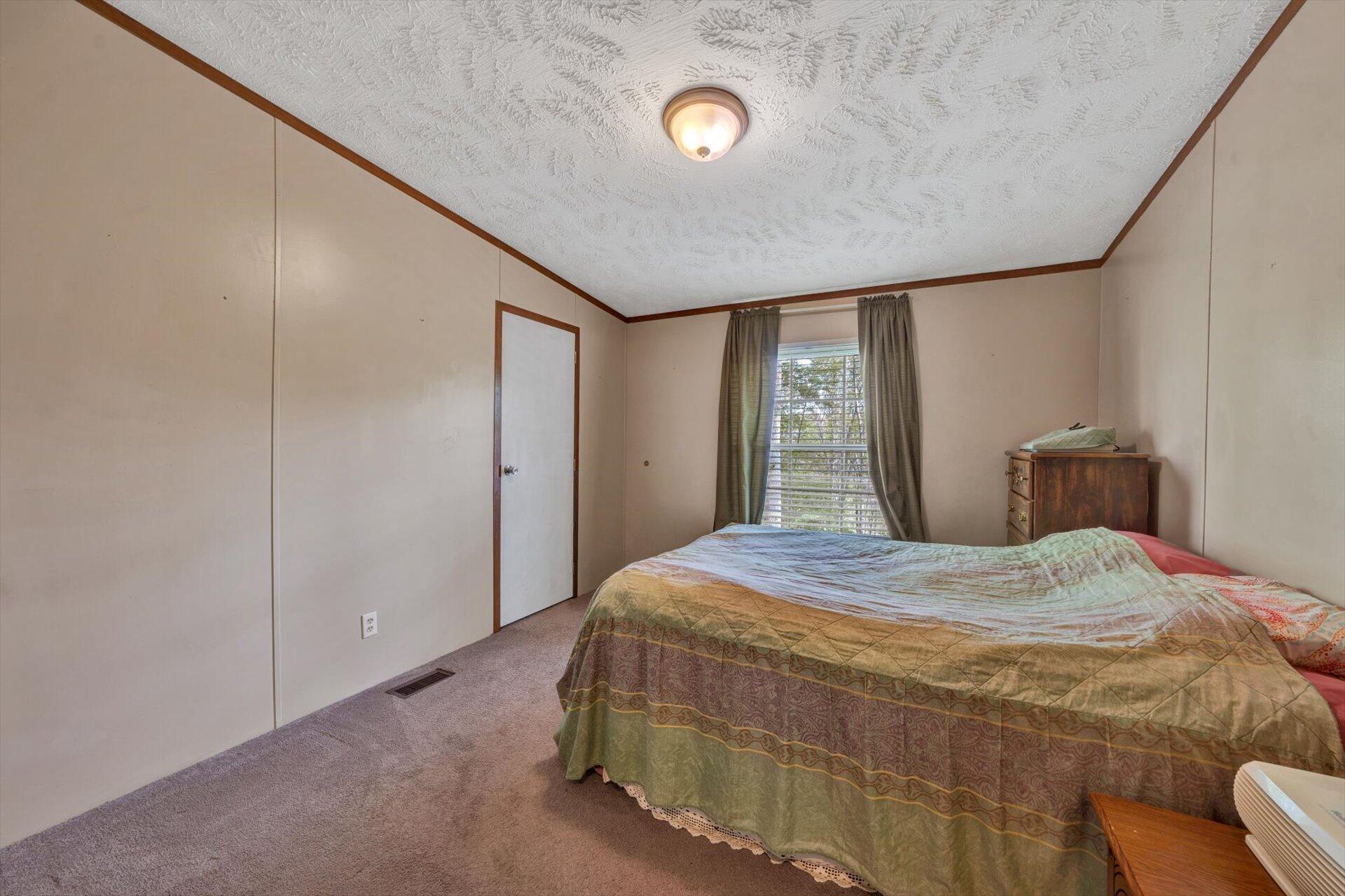 4097-4099 Saunders Road Vinton, VA 24179 - Photo 17 of 39 17-DSC00046