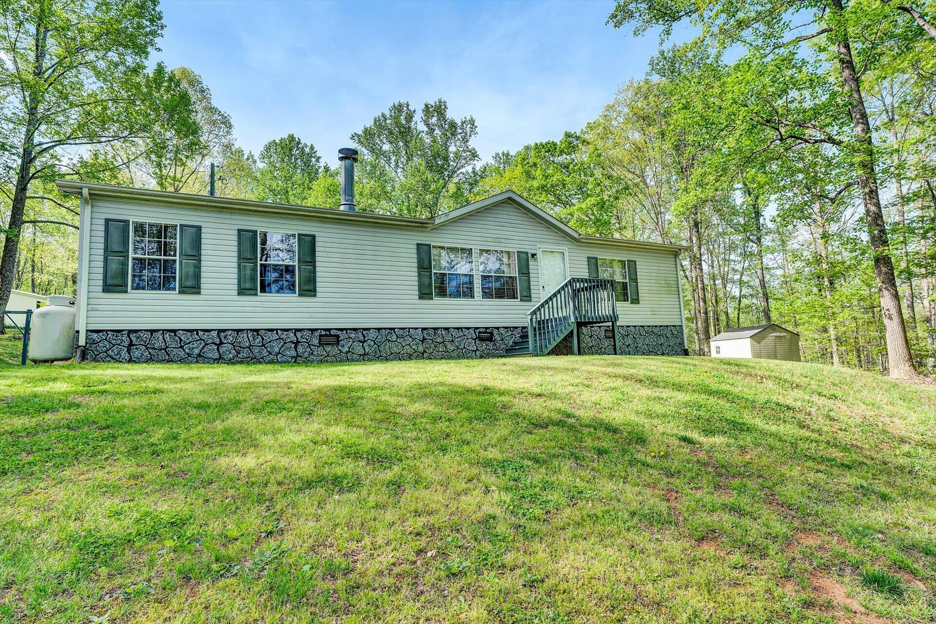 4097-4099 Saunders Road Vinton, VA 24179 - Photo 2 of 39 02-DSC00052