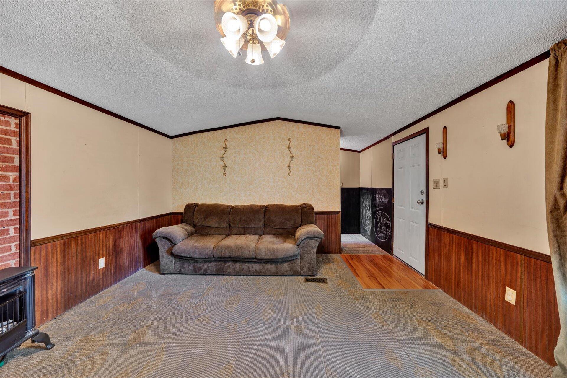 4097-4099 Saunders Road Vinton, VA 24179 - Photo 22 of 39 22-DSC00079