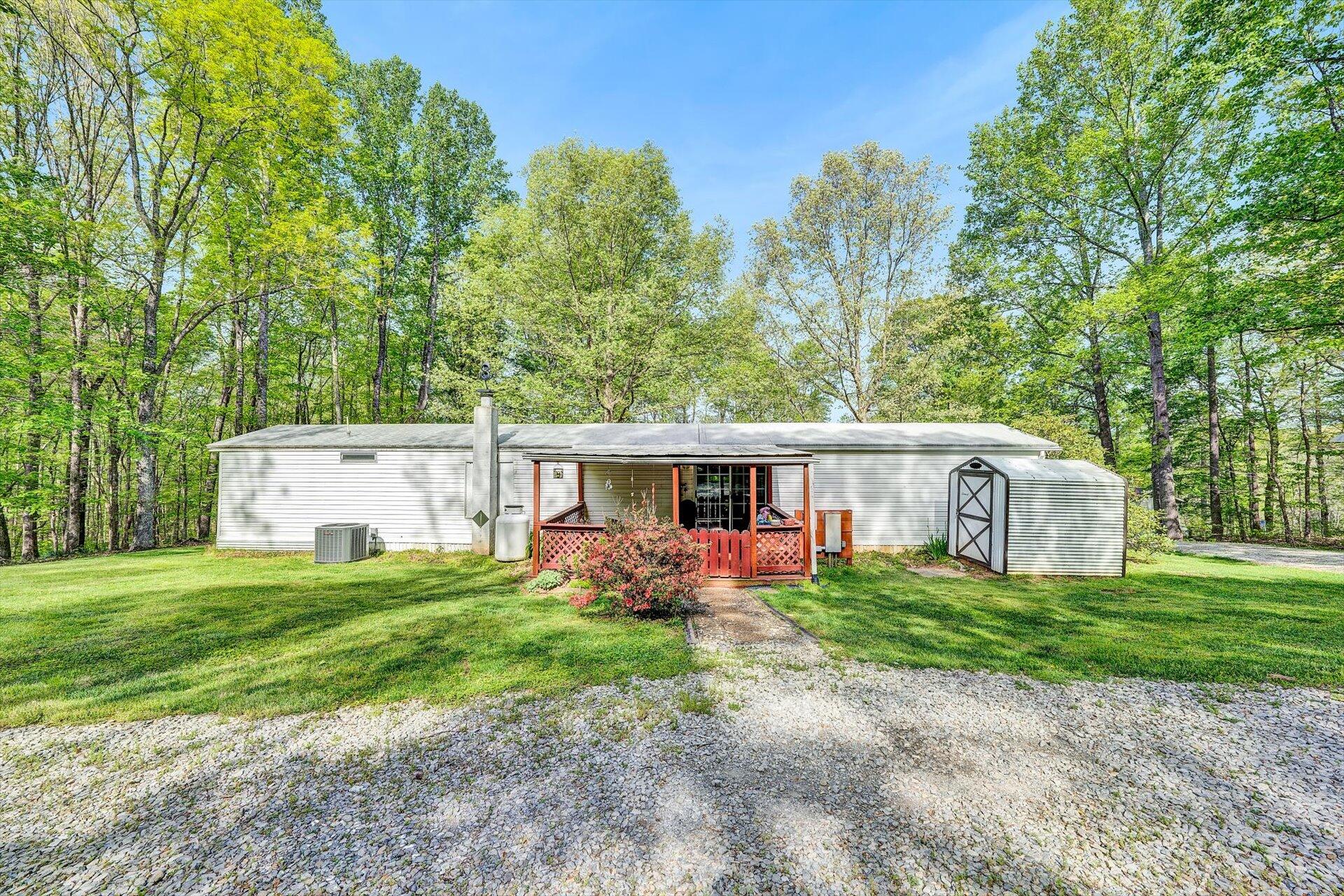 4097-4099 Saunders Road Vinton, VA 24179 - Photo 34 of 39 34-DSC00070