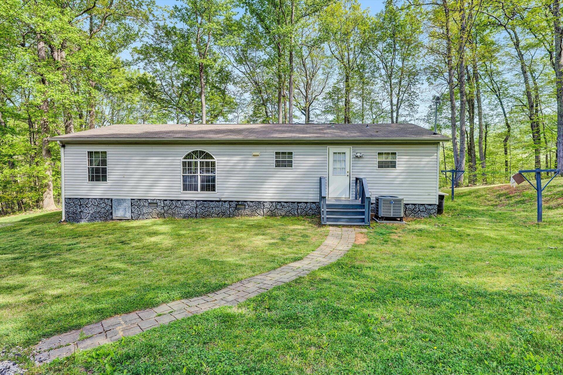 4097-4099 Saunders Road Vinton, VA 24179 - Photo 37 of 39 37-DSC00112
