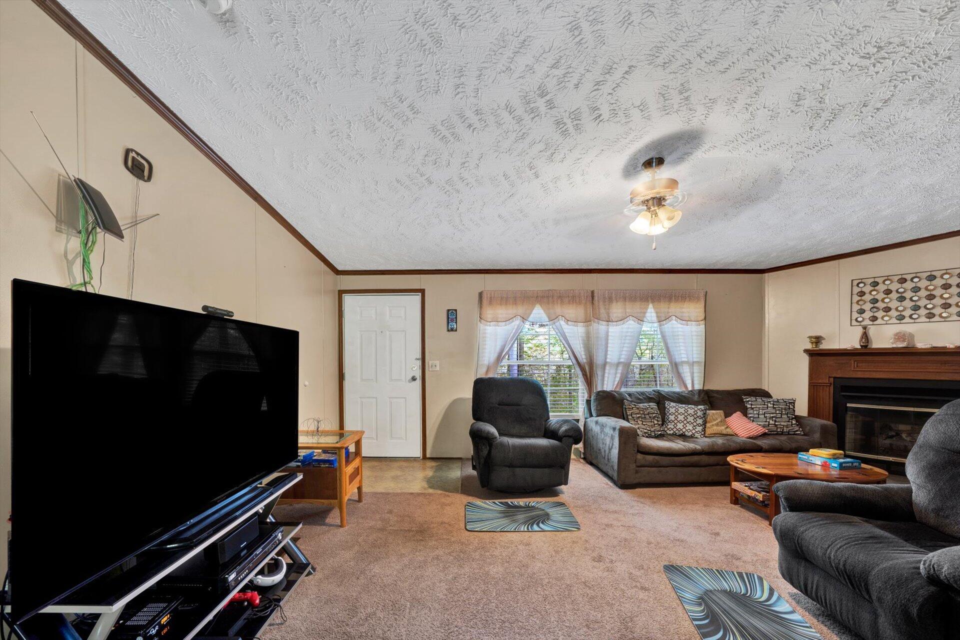 4097-4099 Saunders Road Vinton, VA 24179 - Photo 4 of 39 04-DSC00007