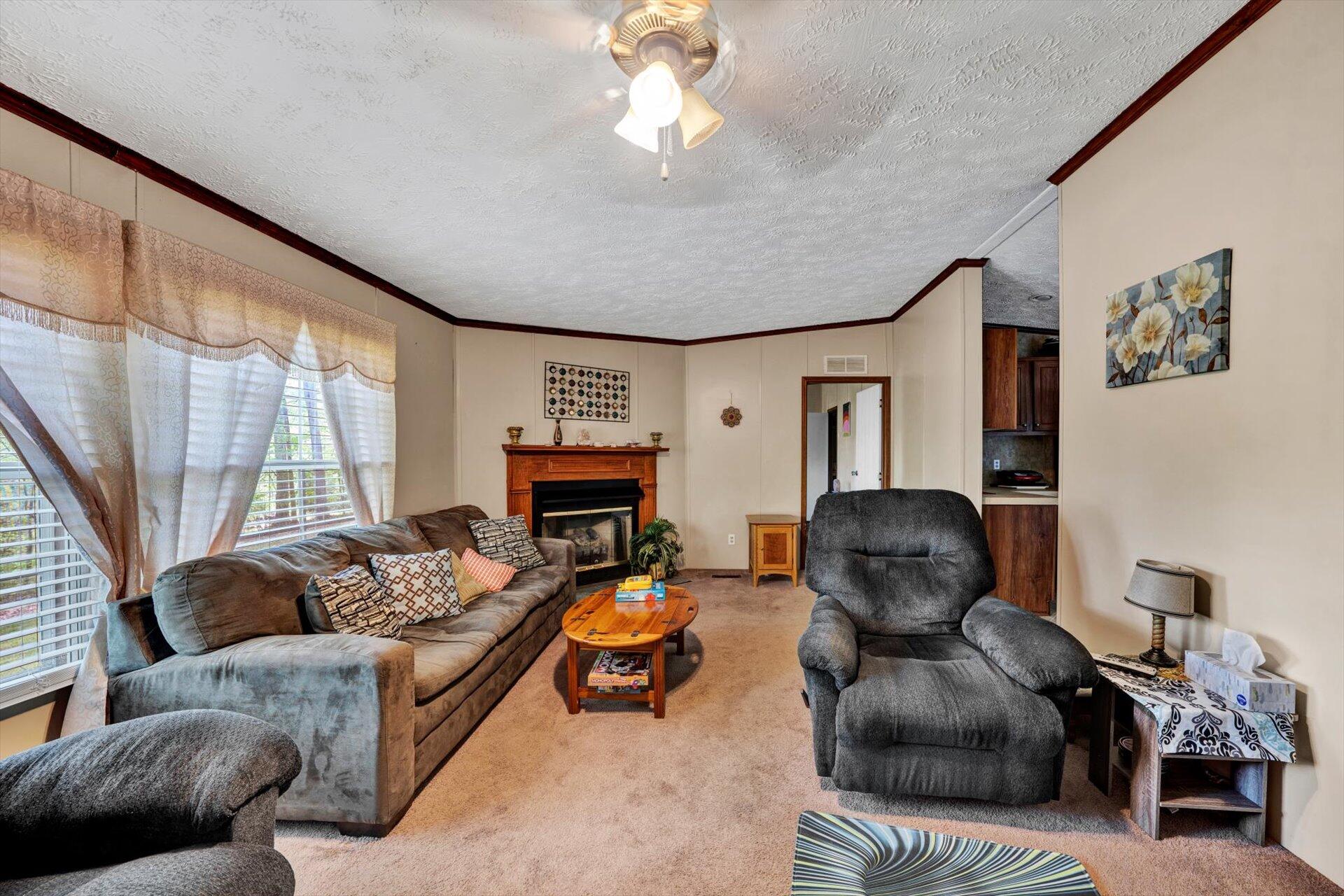 4097-4099 Saunders Road Vinton, VA 24179 - Photo 5 of 39 05-DSC00010