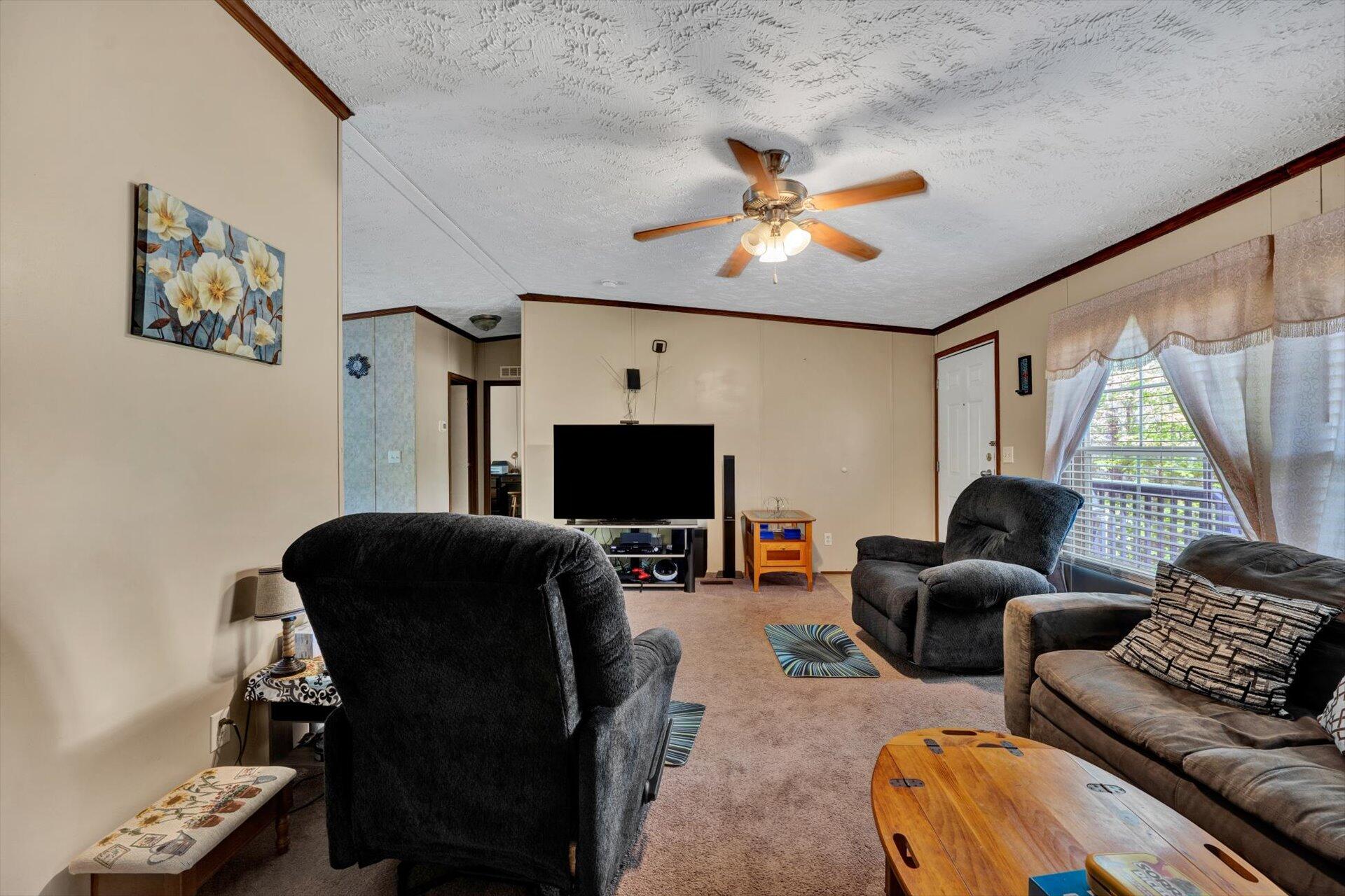 4097-4099 Saunders Road Vinton, VA 24179 - Photo 6 of 39 06-DSC00013