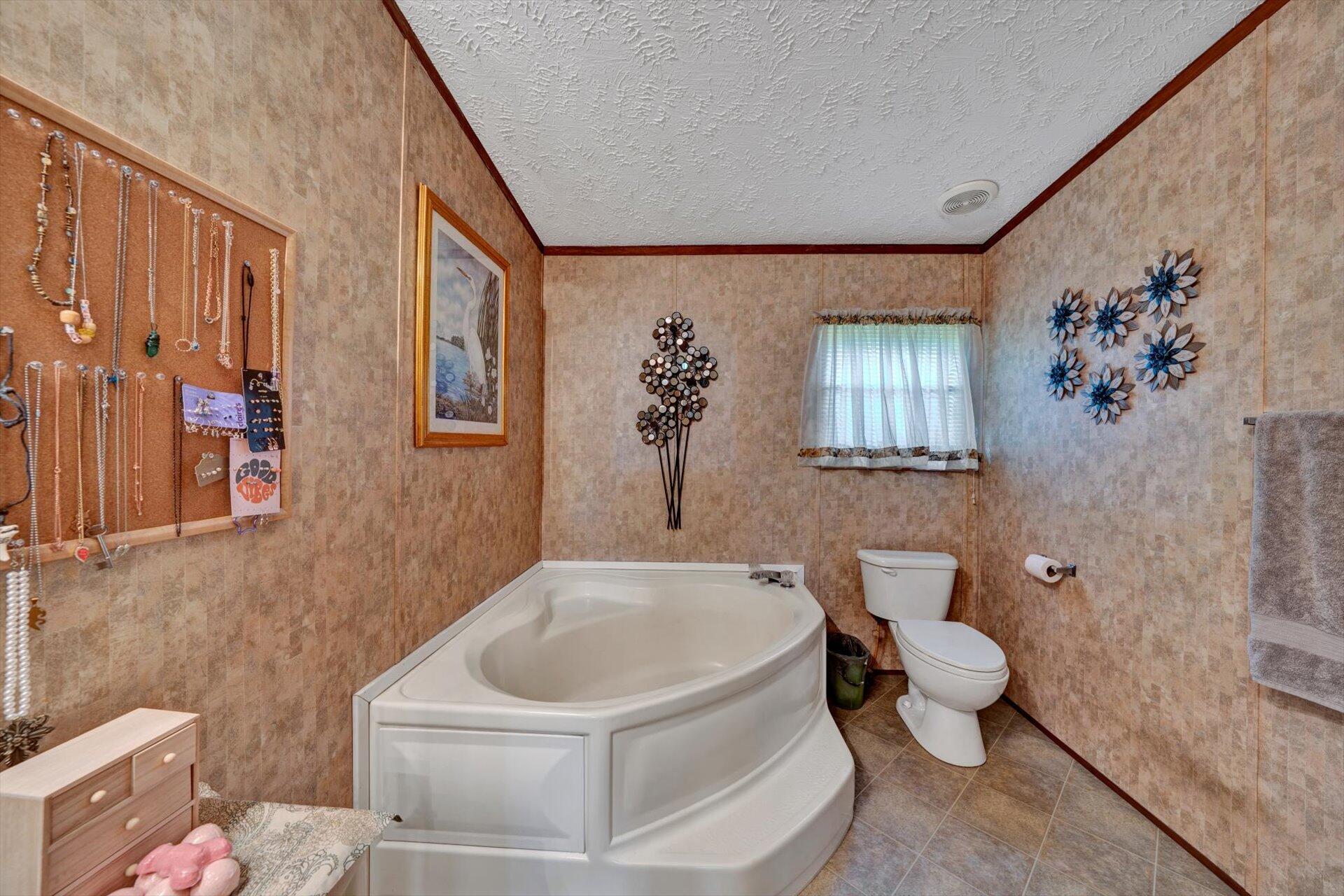 4097-4099 Saunders Road Vinton, VA 24179 - Photo 10 of 39 10-DSC00025