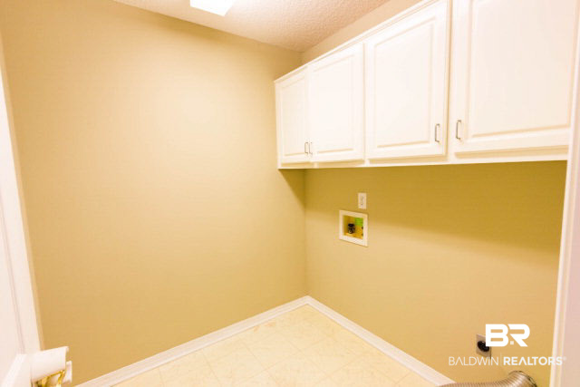 809 Henckley Avenue Mobile, AL 36609 - Photo 28 of 39 Laundry