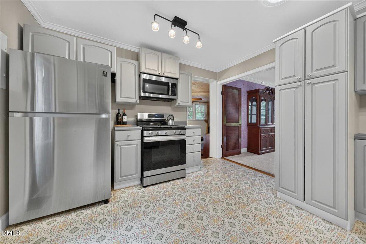 3918 Cheek Road Durham, NC 27704 - Photo 11 of 49 08-3918CheekRdDurham_008_ZRL08287