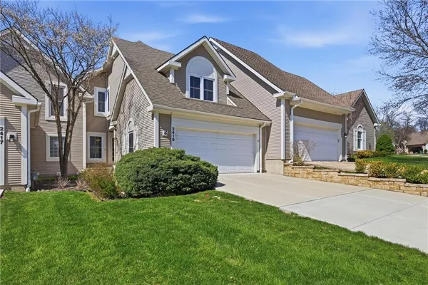 $355,000 | 2419 West 137th Place, Leawood, KS 66224
