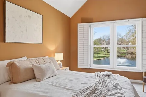 $355,000 | 2419 West 137th Place, Leawood, KS 66224