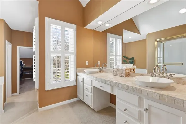 $355,000 | 2419 West 137th Place, Leawood, KS 66224