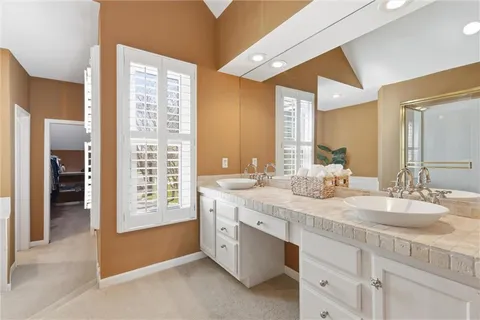 $355,000 | 2419 West 137th Place, Leawood, KS 66224