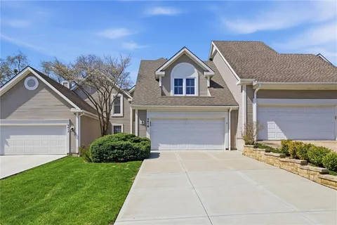 $355,000 | 2419 West 137th Place, Leawood, KS 66224