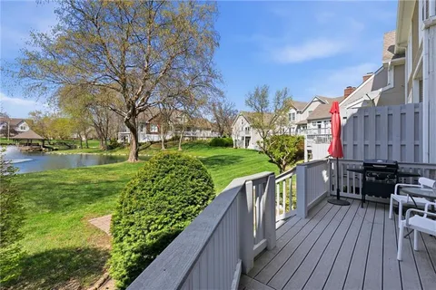 $355,000 | 2419 West 137th Place, Leawood, KS 66224