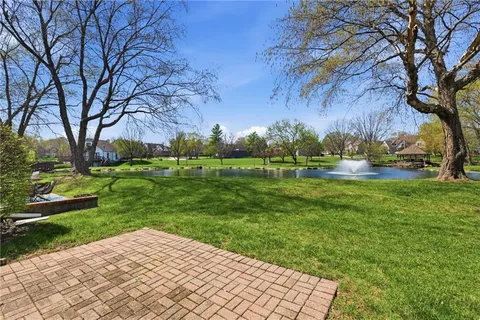 $355,000 | 2419 West 137th Place, Leawood, KS 66224