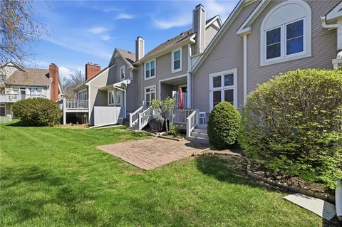 $355,000 | 2419 West 137th Place, Leawood, KS 66224