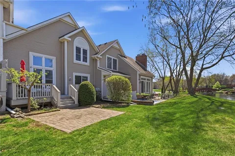 $355,000 | 2419 West 137th Place, Leawood, KS 66224