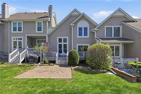 $355,000 | 2419 West 137th Place, Leawood, KS 66224