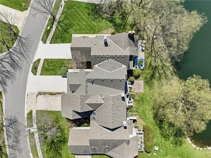 $355,000 | 2419 West 137th Place, Leawood, KS 66224