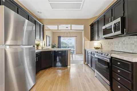 $355,000 | 2419 West 137th Place, Leawood, KS 66224