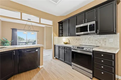 $355,000 | 2419 West 137th Place, Leawood, KS 66224