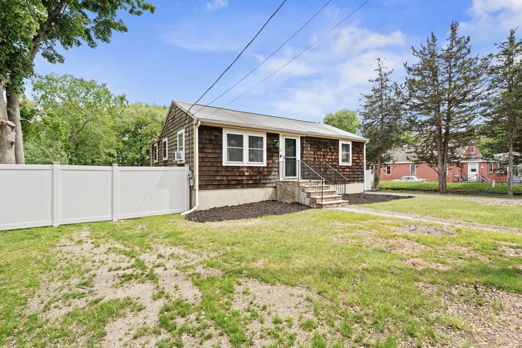 23 Leland Road North Reading, MA 01864 - Photo 5 of 30