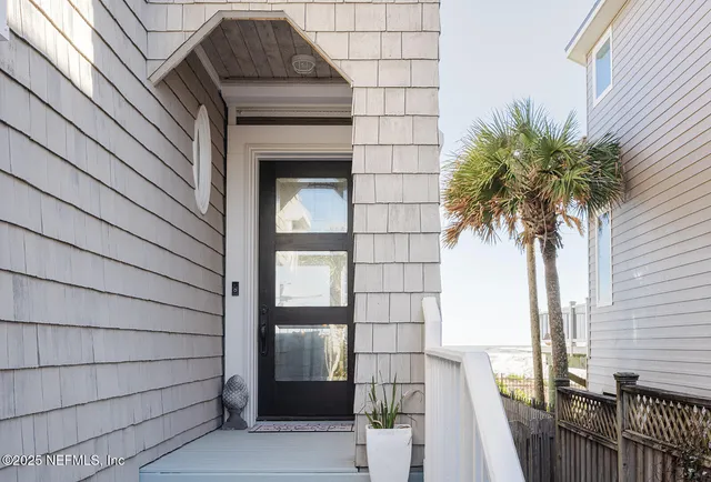 a view of entryway and hall