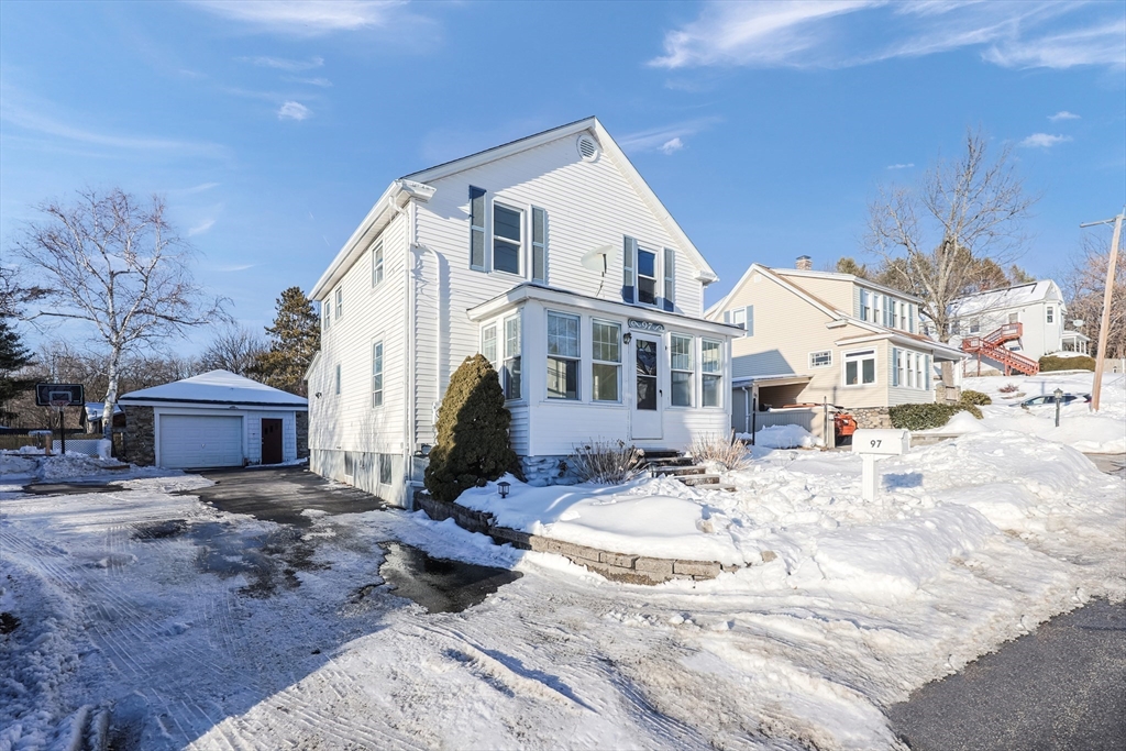 97 Apthorp Street Worcester, MA 01606 - Photo 2 of 39 Gallery Image 2