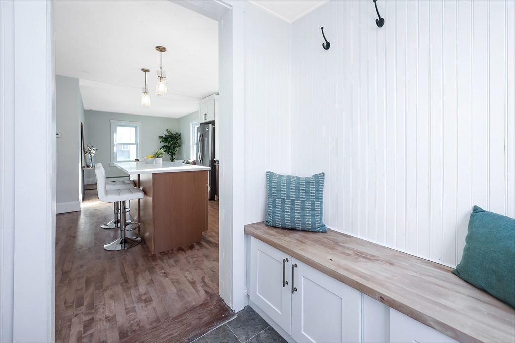97 Apthorp Street Worcester, MA 01606 - Photo 4 of 39 Gallery Image 4