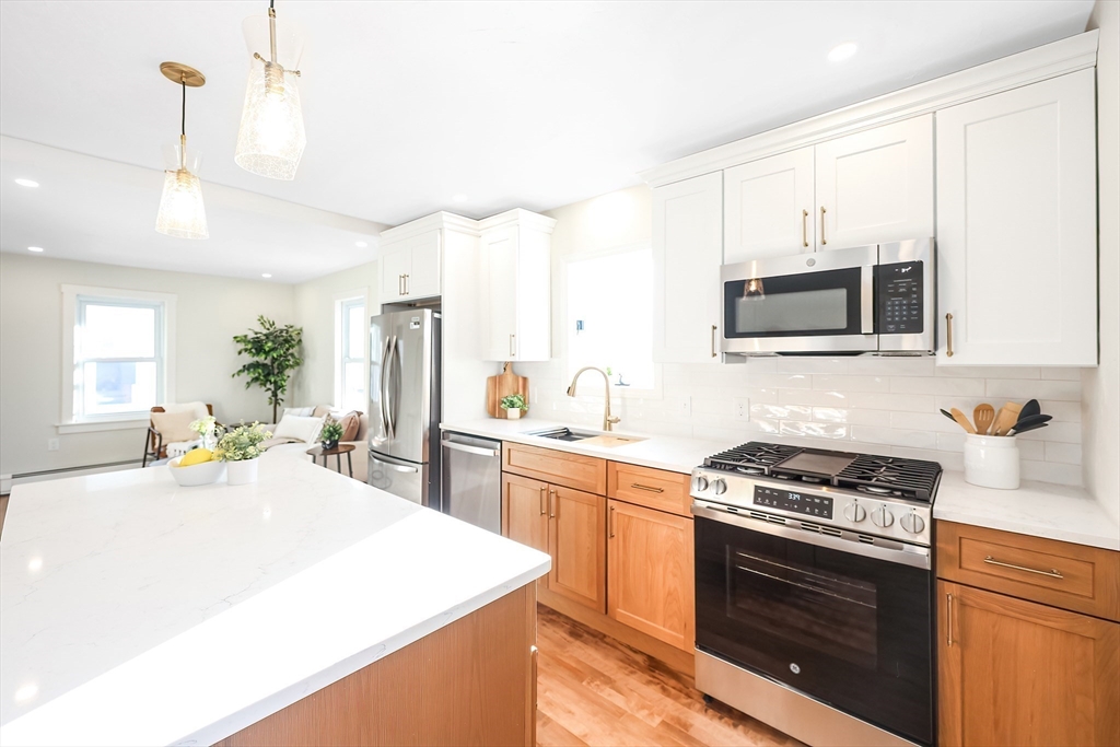 97 Apthorp Street Worcester, MA 01606 - Photo 5 of 39 Gallery Image 5
