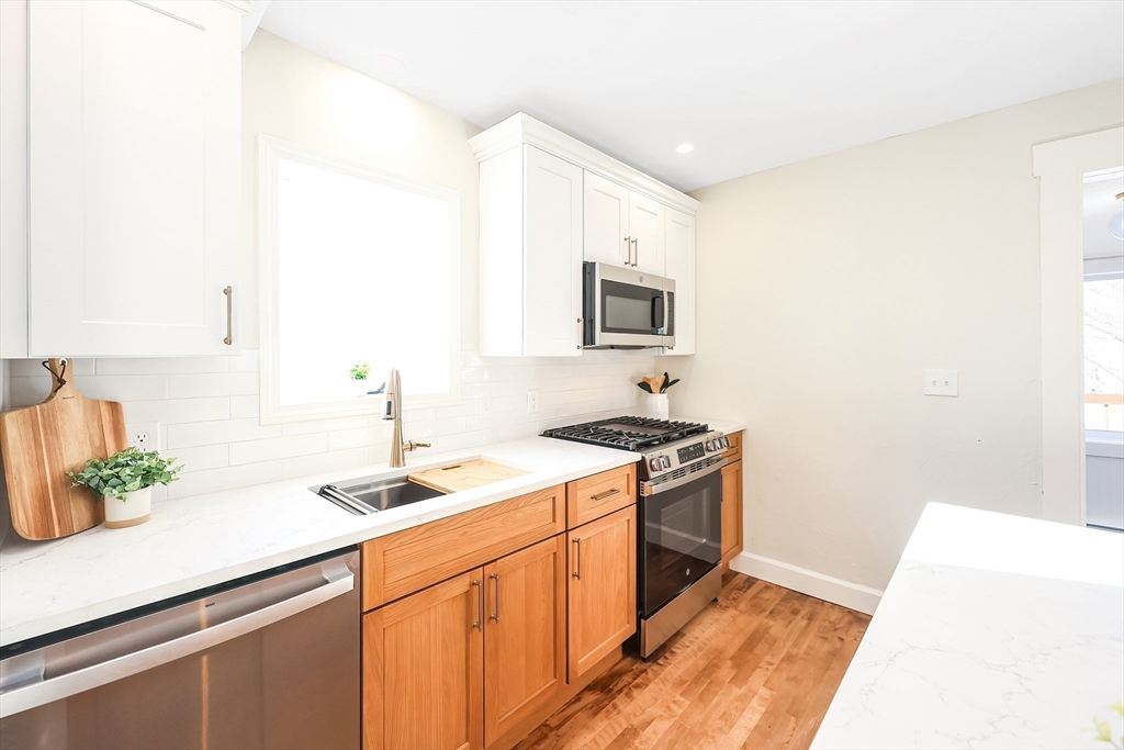 97 Apthorp Street Worcester, MA 01606 - Photo 6 of 39 Gallery Image 6