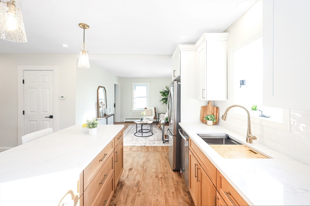 97 Apthorp Street Worcester, MA 01606 - Photo 7 of 39 Gallery Image 7