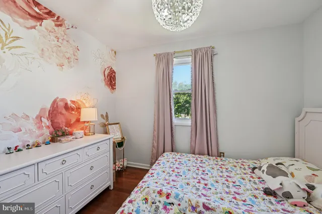 a bedroom with a bed and a dresser in it