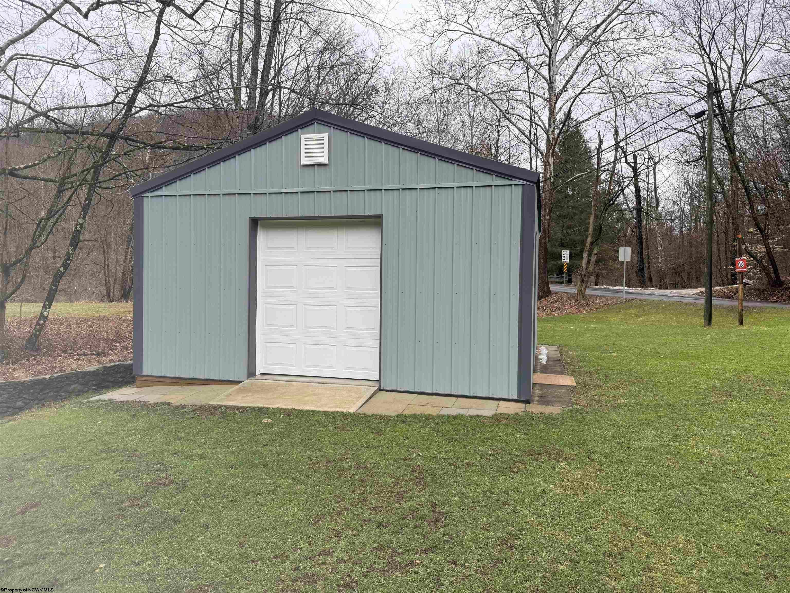789 Grassy Run Road Fairmont, WV 26554 - Photo 2 of 20 Gallery Image 2